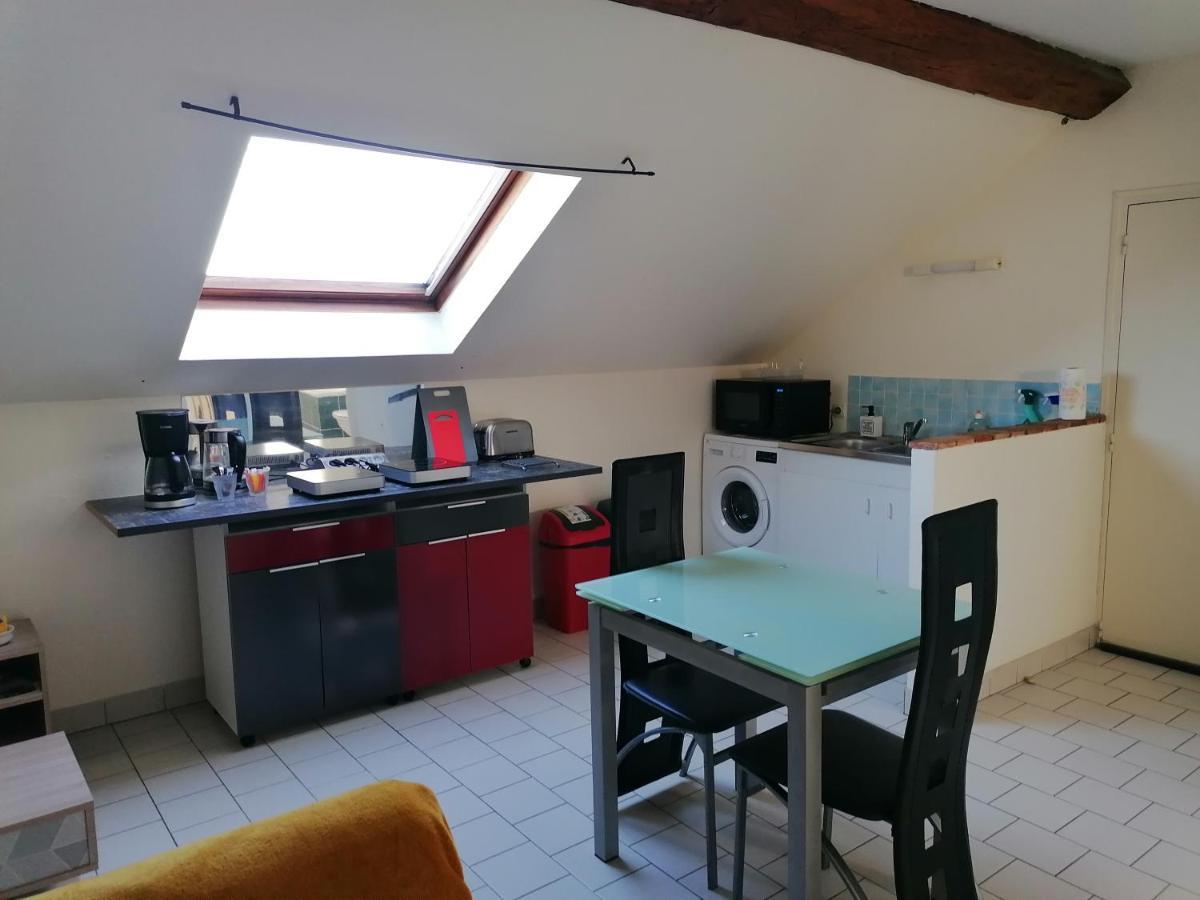 Appartement Climatise Avec Parking Prive A Doue La Fontaine Exteriér fotografie